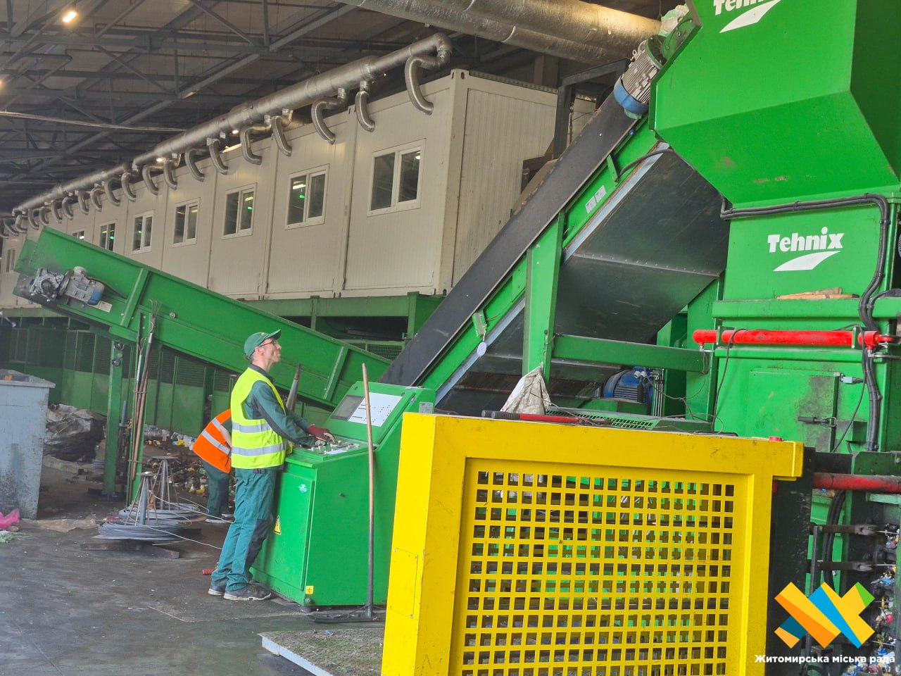 Новини Житомира - фото з З органіки — технічний ґрунт, з пластику й текстилю — SRF-паливо: про переробку відходів на сміттєпереробному у Житомирі