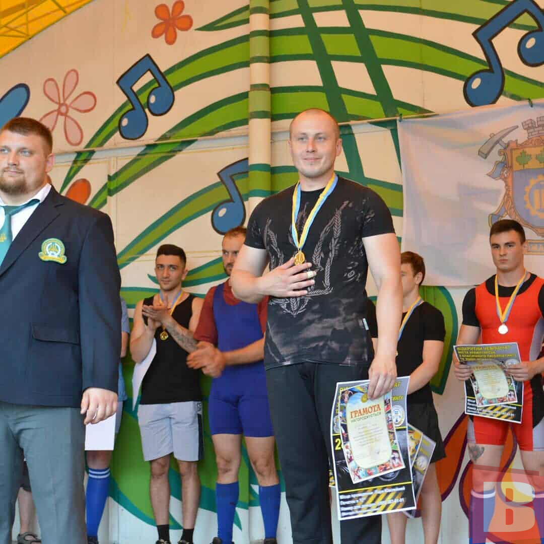 Новини Хмельницького - фото з «На щиті» через три роки. Розповідь батьків про Ігоря Осадчого, який загинув на «Азовсталі»