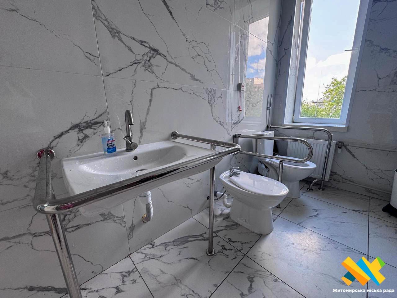 Новини Житомира - фото з У Лікарні №2 ім. В. П. Павлусенка створюють безбар’єрний простір для кожного пацієнта