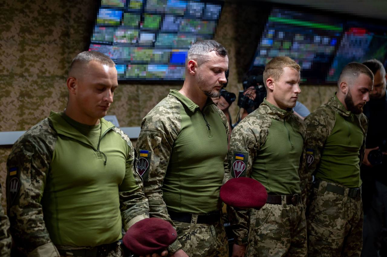 Новини Житомира - фото з Президент України зустрівся з воїнами 95-ї бригади і відзначив їх державними нагородами з нагоди річниці Курської операції