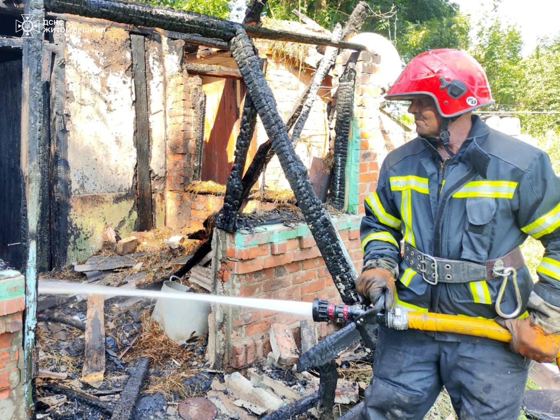 Новини Житомира - фото з У Бердичівському районі під час пожежі у житловому будинку виявлено тіло загиблого чоловіка