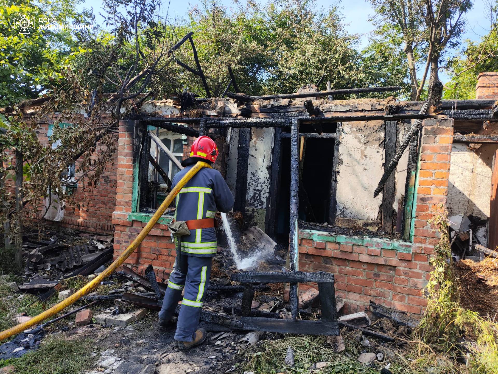 Новини Житомира - фото з У Бердичівському районі під час пожежі у житловому будинку виявлено тіло загиблого чоловіка