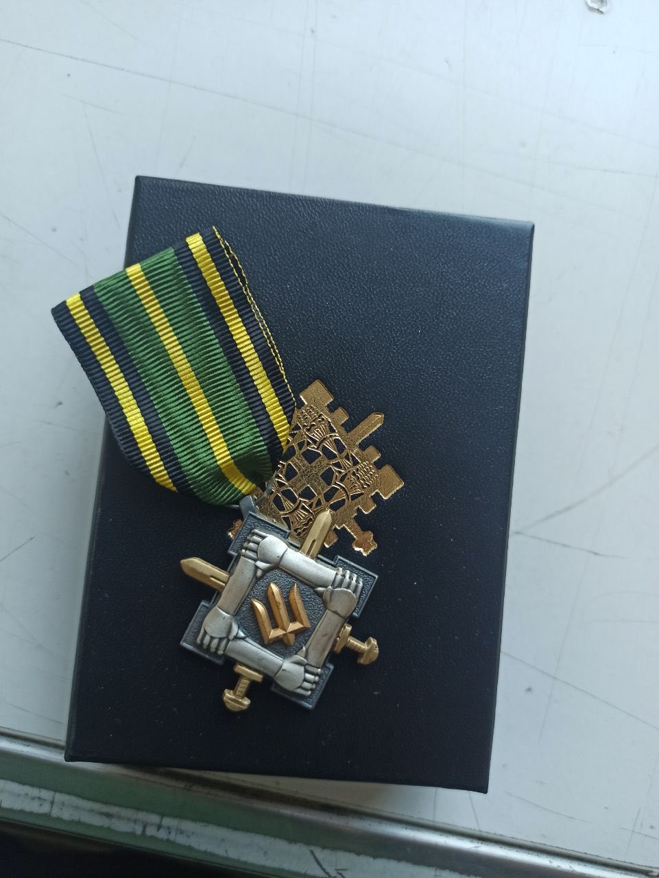 Новини Хмельницького - фото з Ветеринара Кирила Чумакова нагородили «Хрестом підтримки»