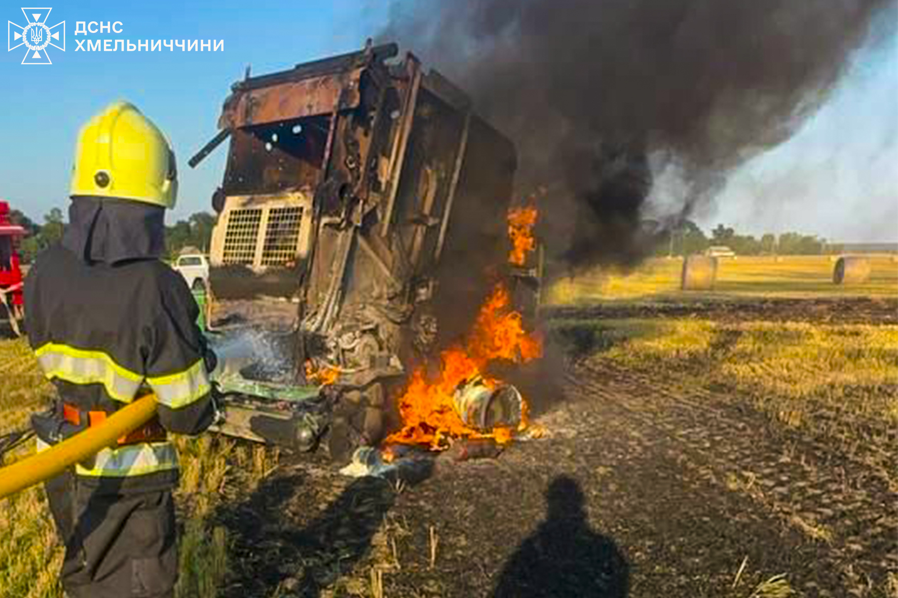 Новини Хмельницького - фото з Пожежі на Хмельниччині: горіли легковики і вантажівка