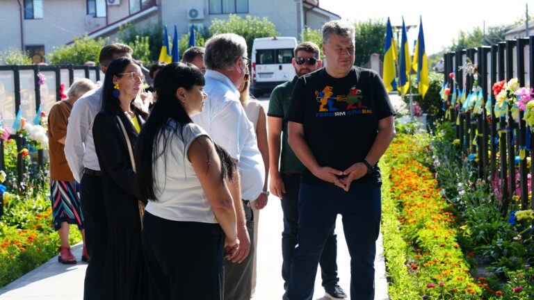 Новини Житомира - фото з Новоборівський дитячий будинок-інтернат відвідали начальник ОВА Віталій Бунечко і Посол Естонії Аннелі Кольк