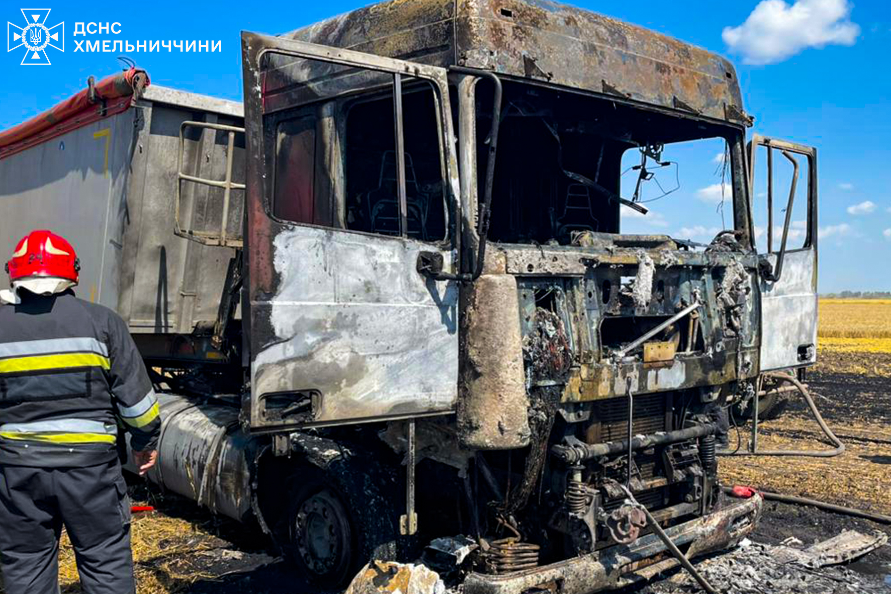 Новини Хмельницького - фото з Пожежі на Хмельниччині: горіли легковики і вантажівка