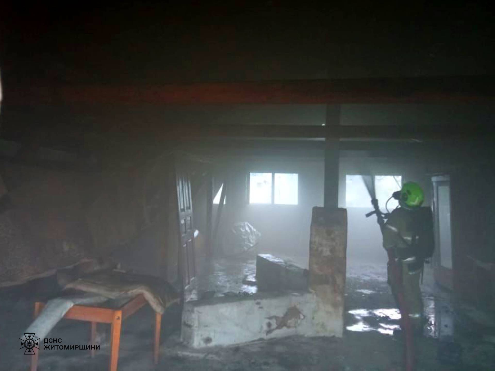 Новини Житомира - фото з У Попільні ліквідовано пожежу в приватній оселі