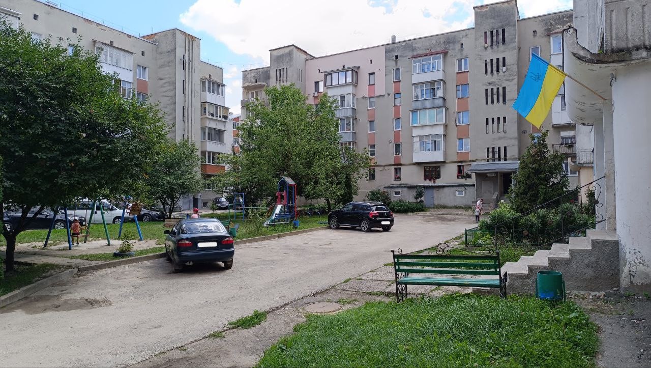 Новини Тернополя - фото з Створити безбар’єрний простір просять мешканці будинку на Карпенка — зареєстрували петицію