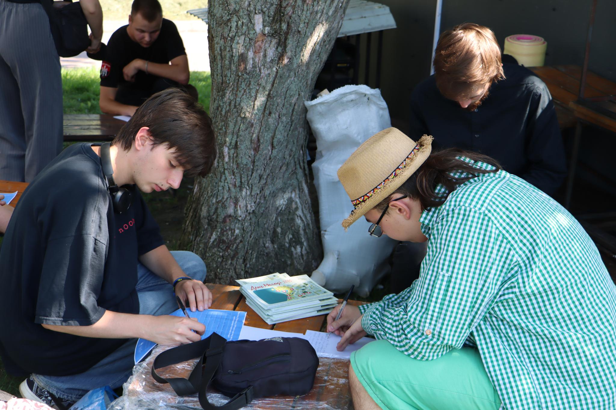 Новини Тернополя - фото з Послання у майбутнє: молодь Тернополя заклала «капсулу часу»