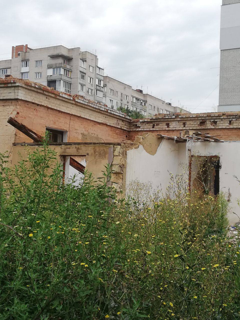 Новини Вінниці - фото з Небезпечна руїна на Янгеля, де бігають діти: кому вона належить і чи буде там огорожа?