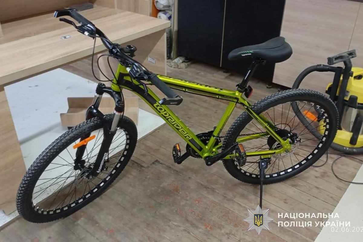 Новини Тернополя - фото з З дитячого майданчика в Тернополі вкрали велосипед