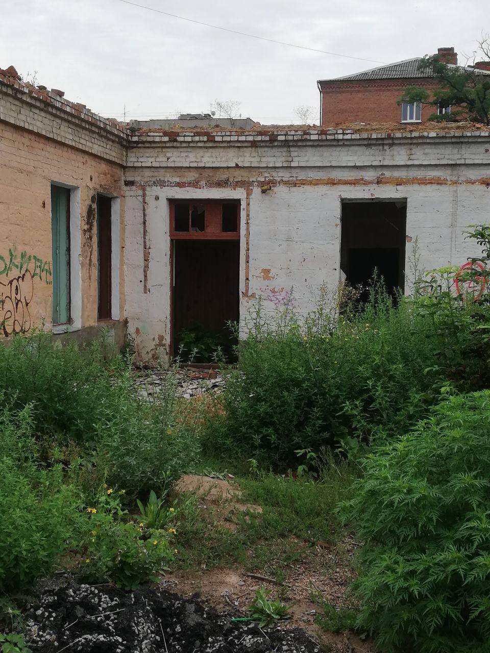 Новини Вінниці - фото з Небезпечна руїна на Янгеля, де бігають діти: кому вона належить і чи буде там огорожа?