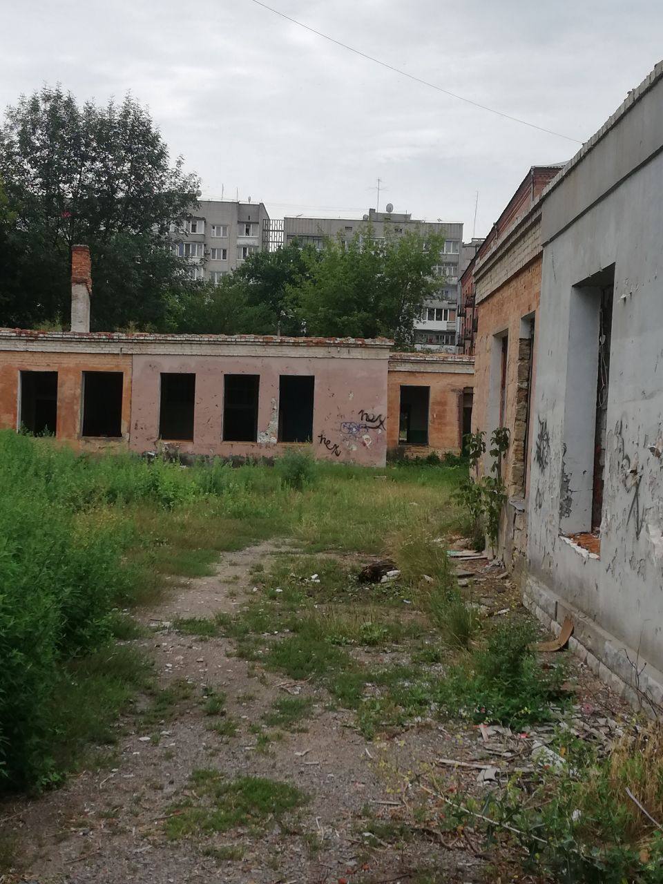 Новини Вінниці - фото з Небезпечна руїна на Янгеля, де бігають діти: кому вона належить і чи буде там огорожа?