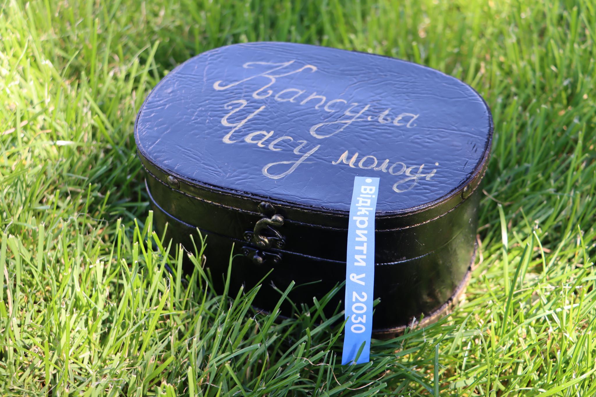 Новини Тернополя - фото з Послання у майбутнє: молодь Тернополя заклала «капсулу часу»