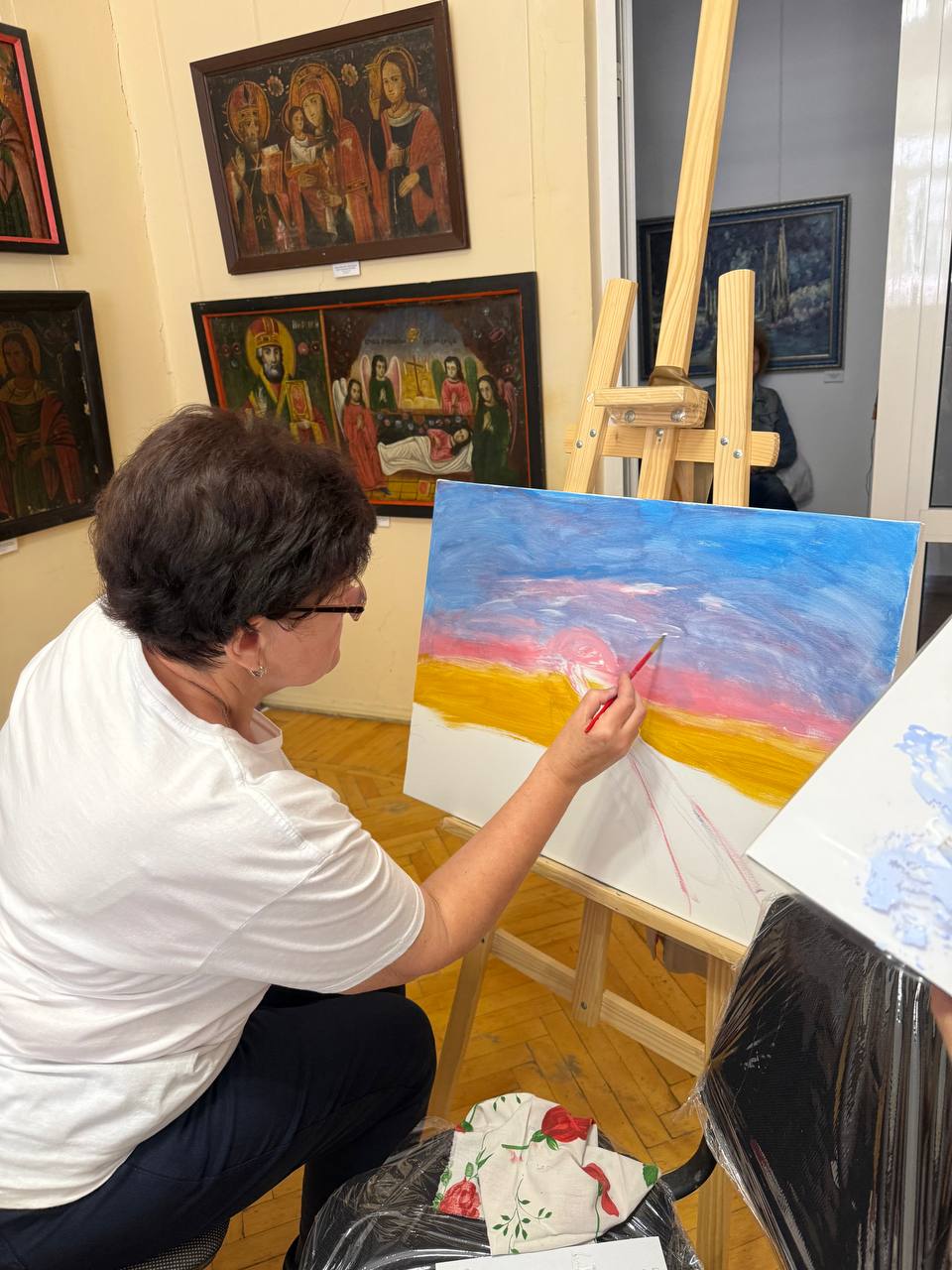 Новини Вінниці - фото з Обійми, емоції та фотографії: як у Вінниці матері загиблих воїнів створювали картини пам’яті