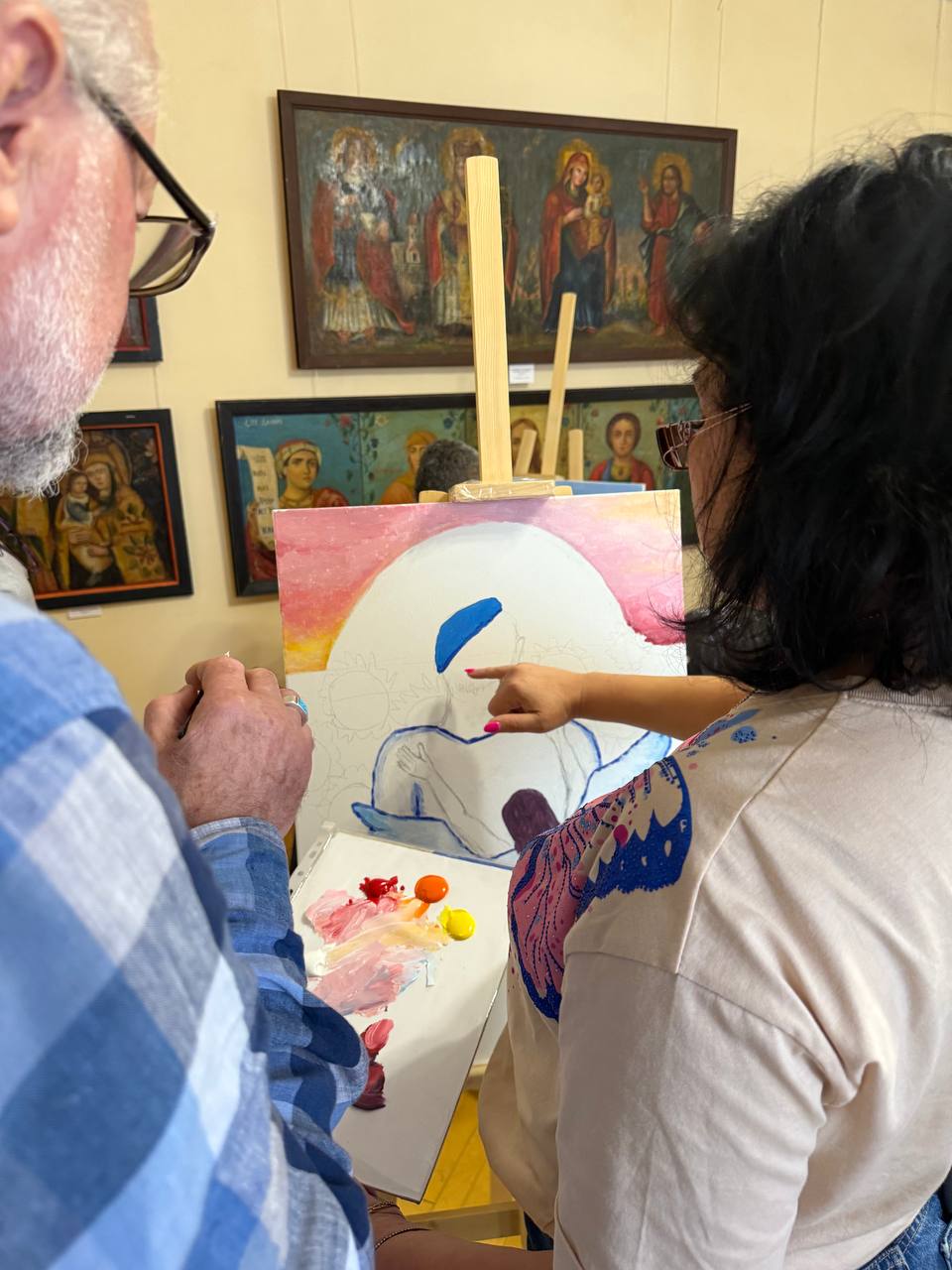 Новини Вінниці - фото з Обійми, емоції та фотографії: як у Вінниці матері загиблих воїнів створювали картини пам’яті