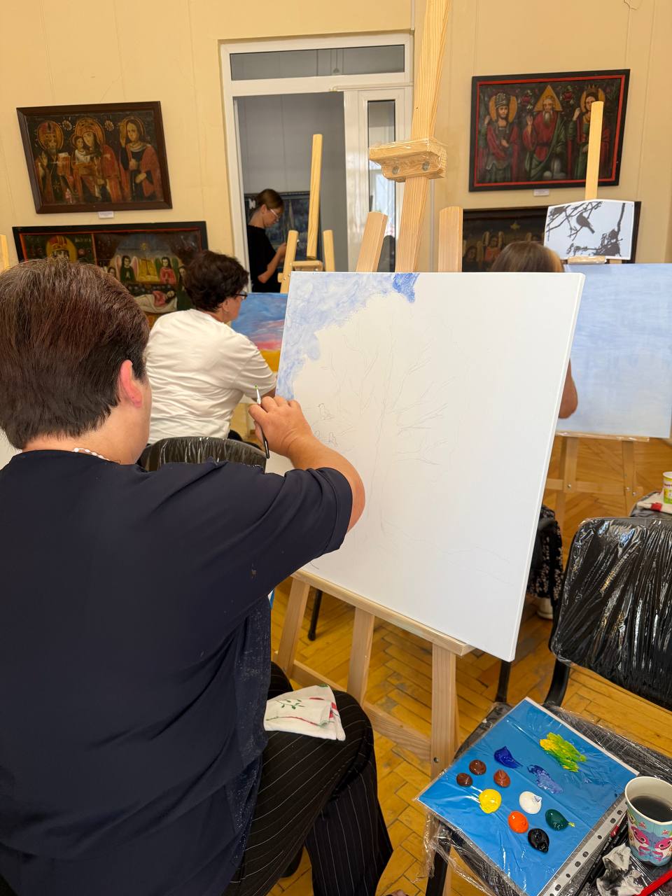 Новини Вінниці - фото з Обійми, емоції та фотографії: як у Вінниці матері загиблих воїнів створювали картини пам’яті