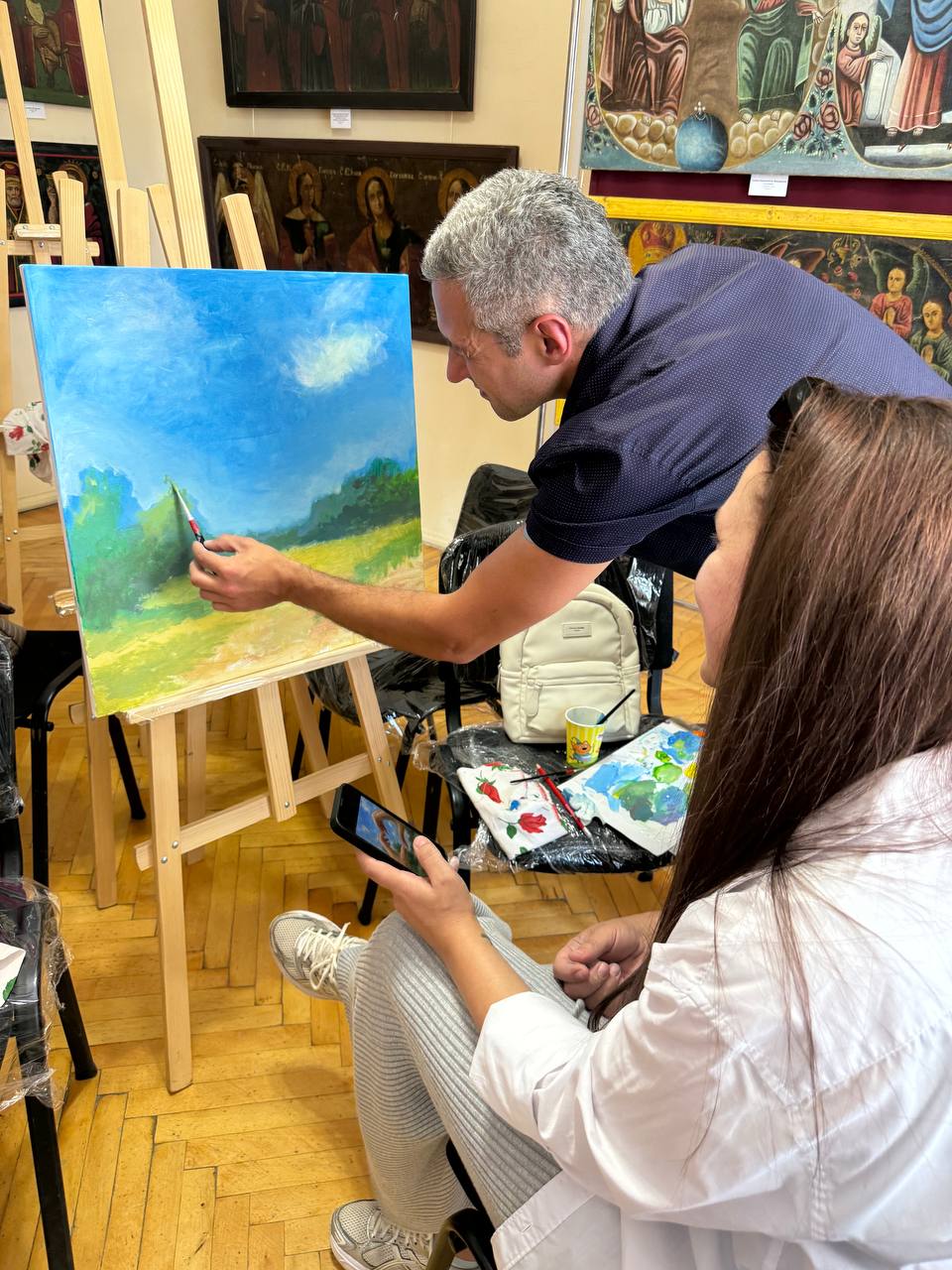 Новини Вінниці - фото з Обійми, емоції та фотографії: як у Вінниці матері загиблих воїнів створювали картини пам’яті