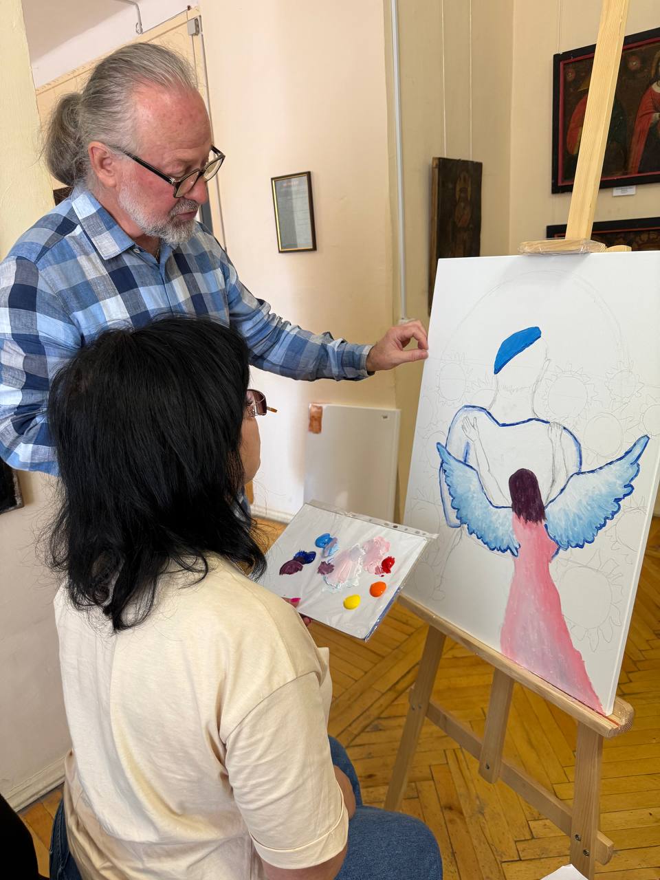 Новини Вінниці - фото з Обійми, емоції та фотографії: як у Вінниці матері загиблих воїнів створювали картини пам’яті