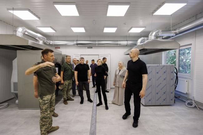 Новини Вінниці - фото з Денис Шмигаль та Ірина Верещук відвідали Вінниччину і підтримали звільнених з полону захисників