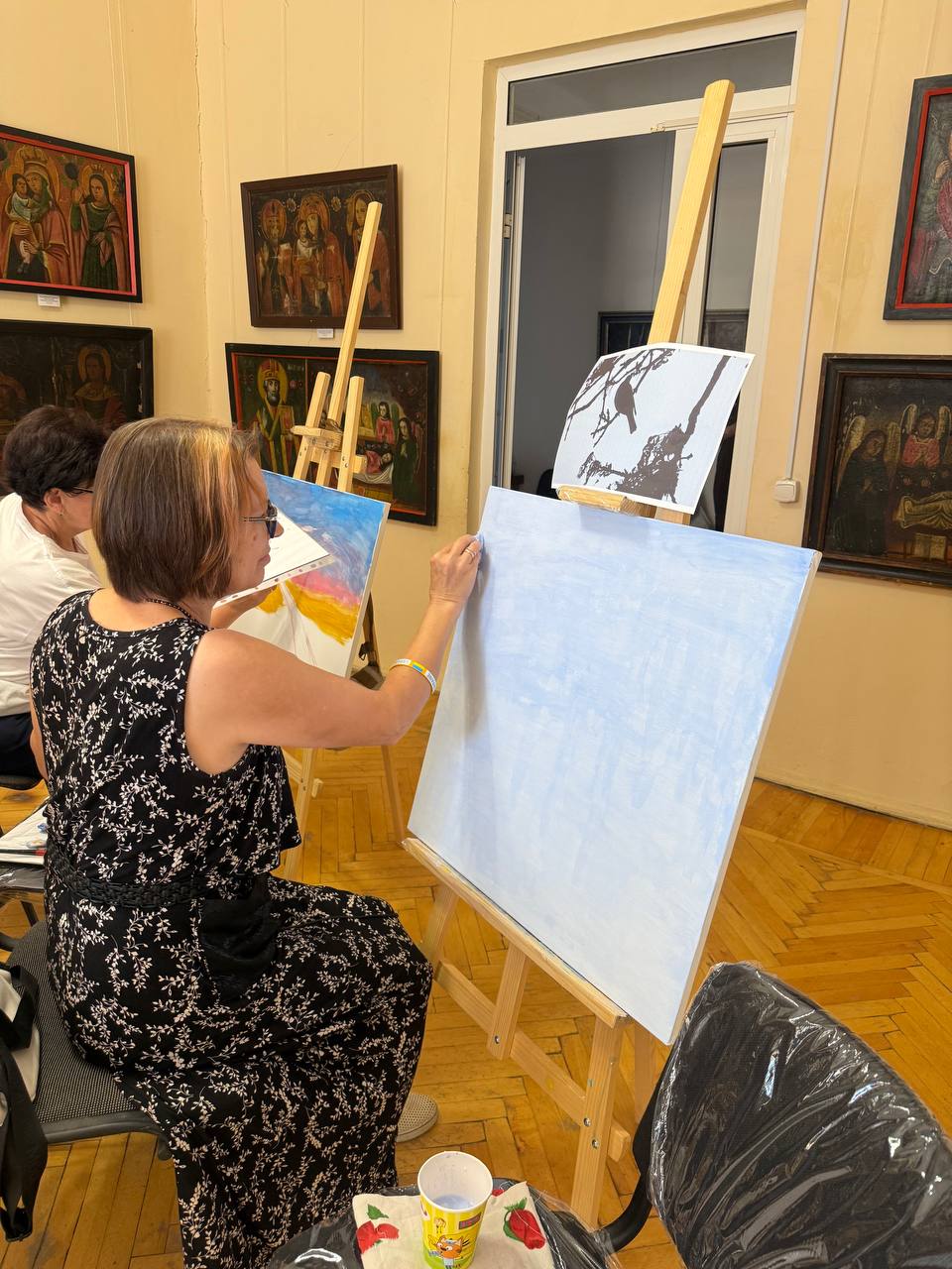 Новини Вінниці - фото з Обійми, емоції та фотографії: як у Вінниці матері загиблих воїнів створювали картини пам’яті