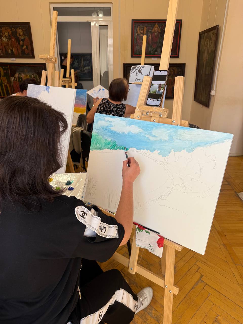 Новини Вінниці - фото з Обійми, емоції та фотографії: як у Вінниці матері загиблих воїнів створювали картини пам’яті