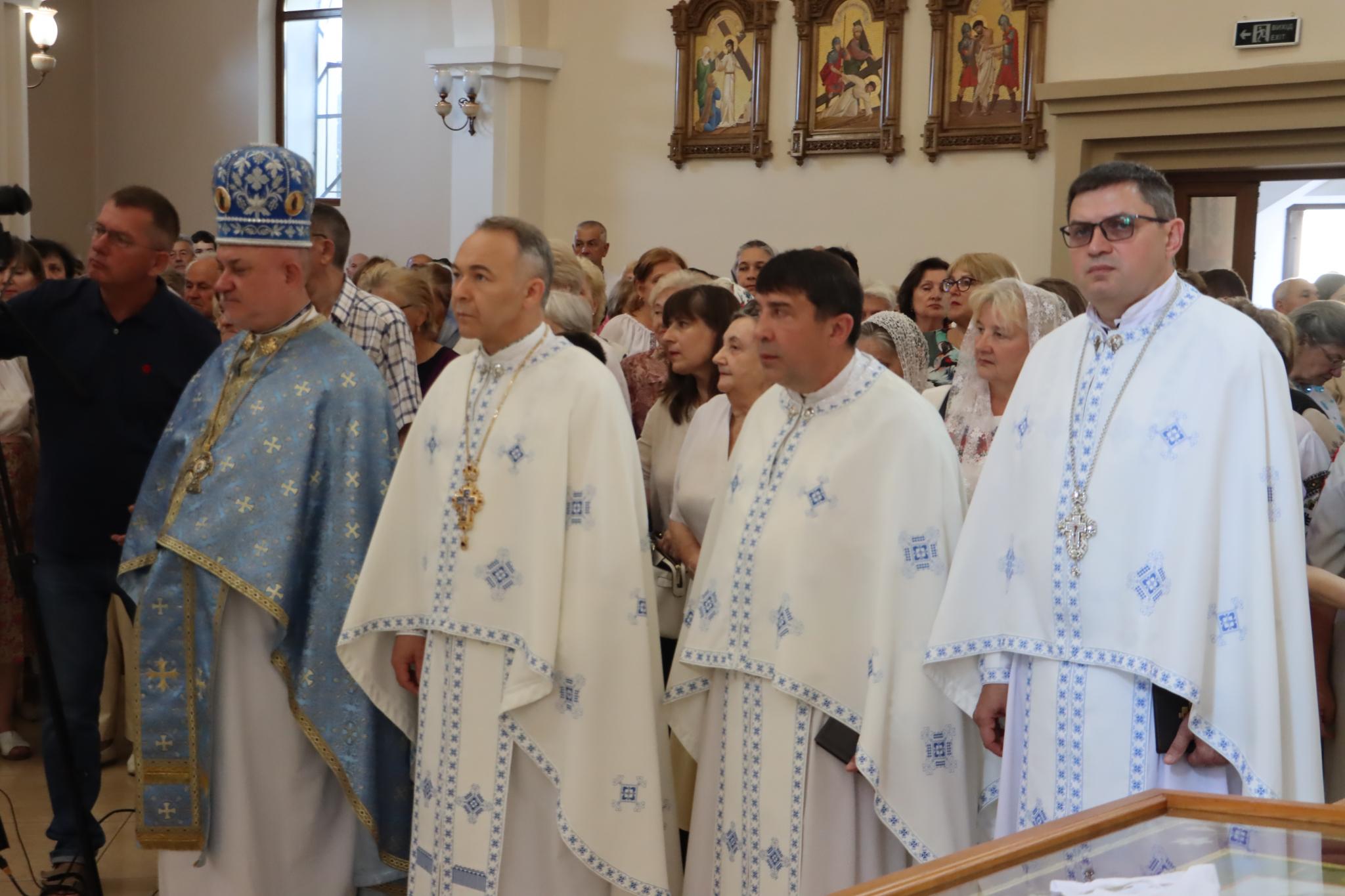 Новини Тернополя - фото з У Церкві Успіння Пресвятої Богородиці храмовий празник: шукайте себе та знайомих на фото!