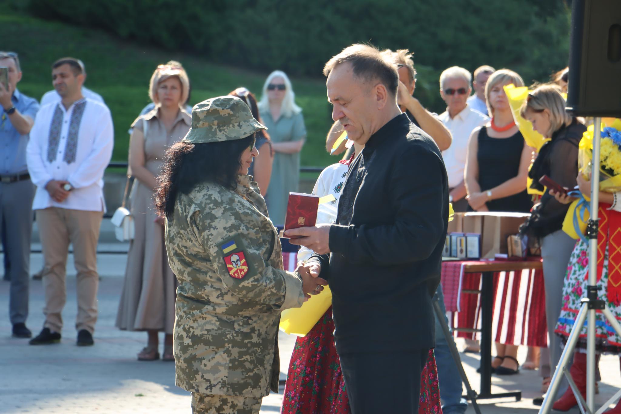 Новини Тернополя - фото з Пам’ять, що болить: у День міста нагородили родини загиблих захисників