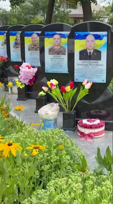 Новини Житомира - фото з Компанія «Акріс Агро» разом з громадою с. Кочерів на Житомирщині вшанували загиблих захисників України відкриттям Алеї Пам’яті (Новини компаній)