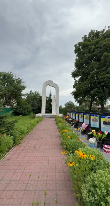 Новини Житомира - фото з Компанія «Акріс Агро» разом з громадою с. Кочерів на Житомирщині вшанували загиблих захисників України відкриттям Алеї Пам’яті (Новини компаній)