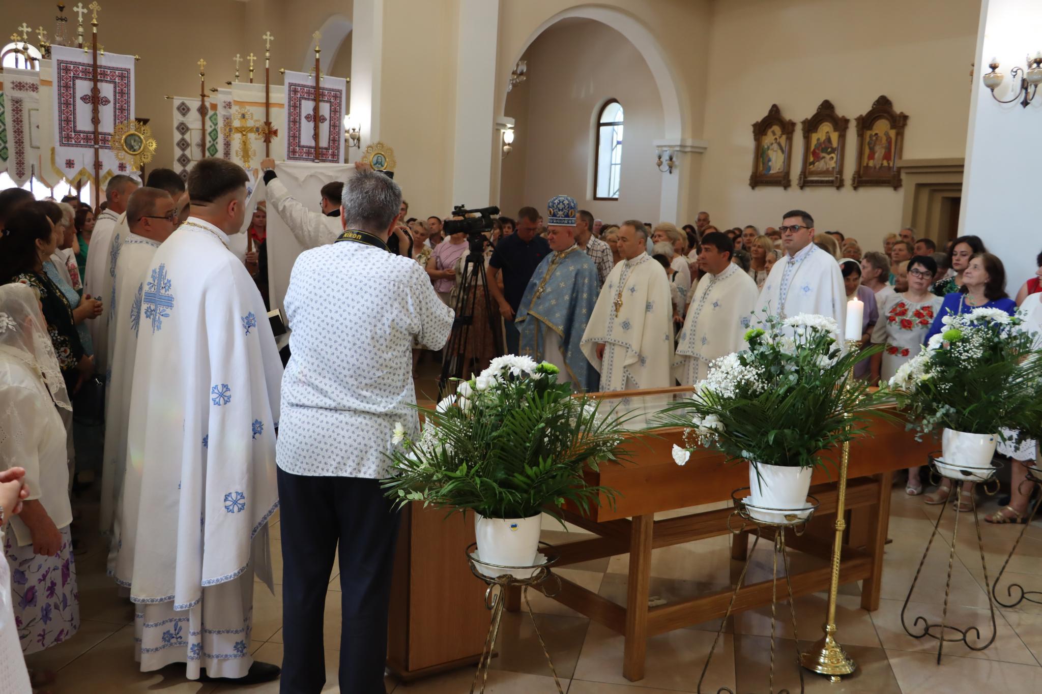 Новини Тернополя - фото з У Церкві Успіння Пресвятої Богородиці храмовий празник: шукайте себе та знайомих на фото!