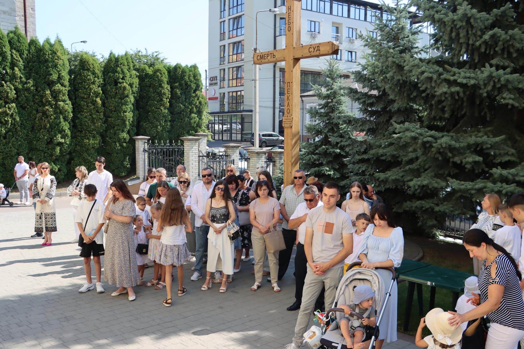 Новини Тернополя - фото з У Церкві Успіння Пресвятої Богородиці храмовий празник: шукайте себе та знайомих на фото!