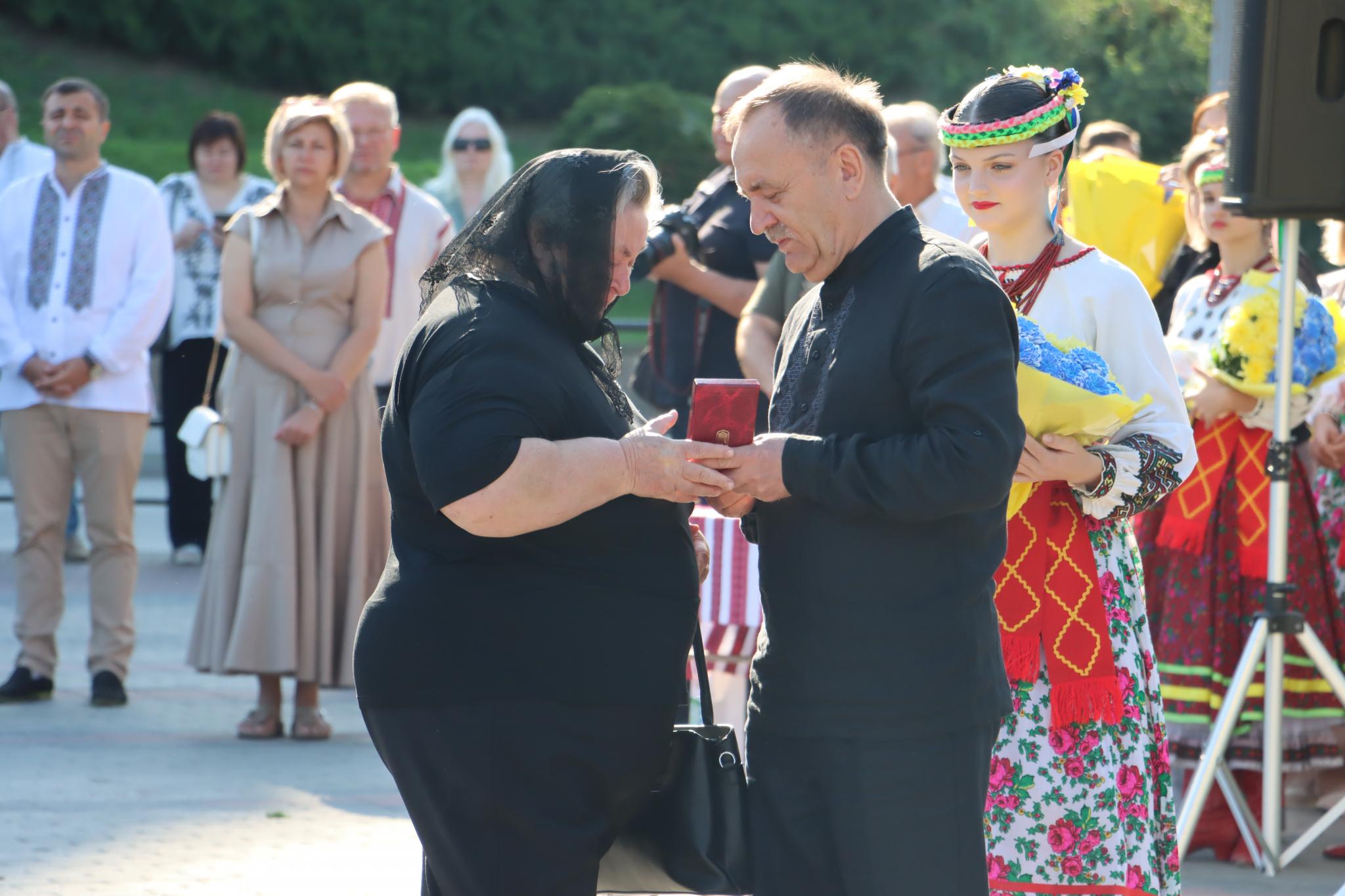 Новини Тернополя - фото з Пам’ять, що болить: у День міста нагородили родини загиблих захисників