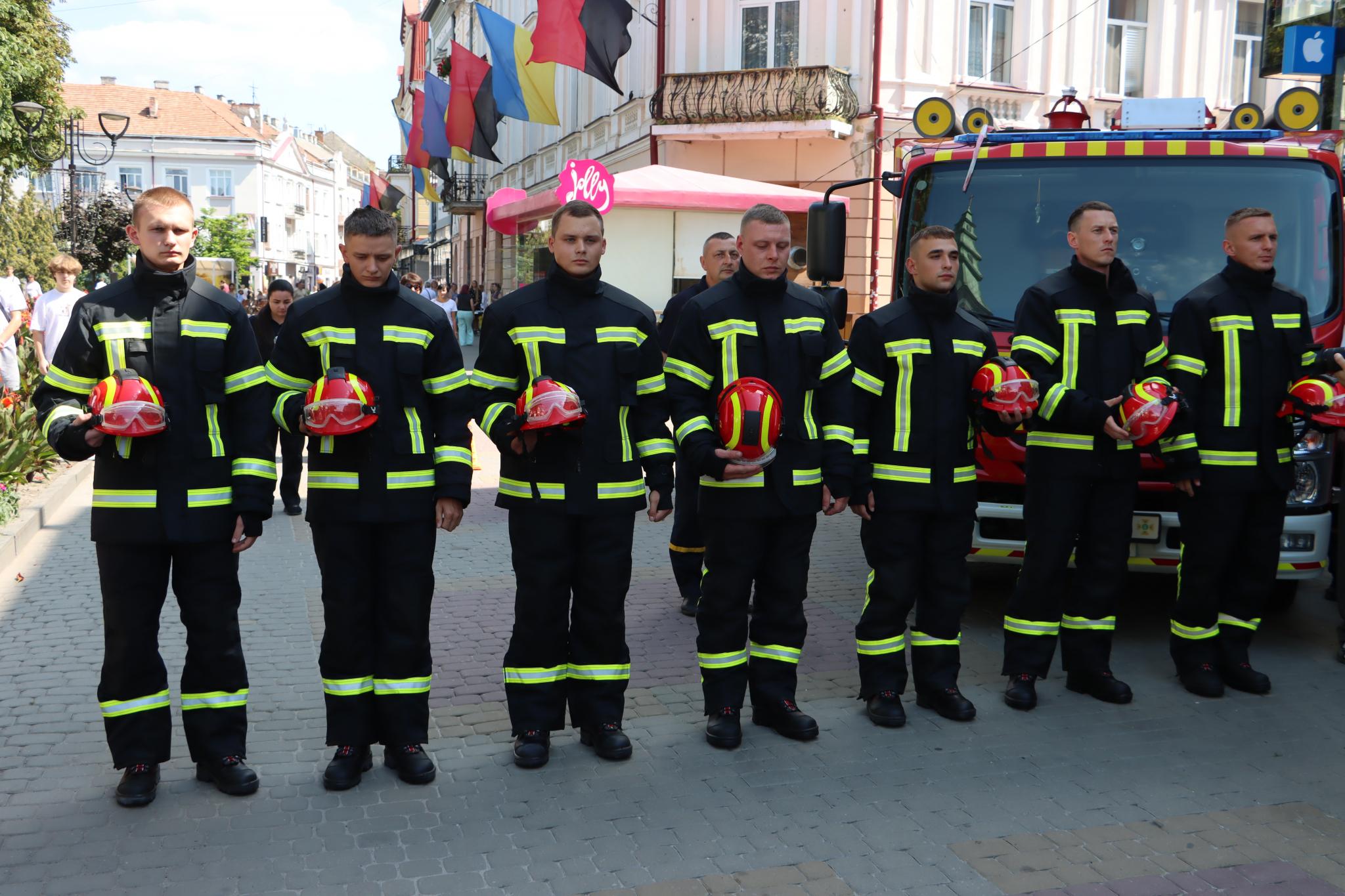 Новини Тернополя - фото з На «Алеї слави» у Тернополі відкрили нову зірку – рятувальника ДСНС