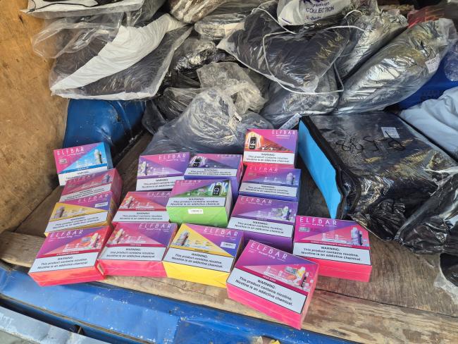 Новини Вінниці - фото з Вінницькі митники затримали молдованина з майже сотнею пристроїв для паління