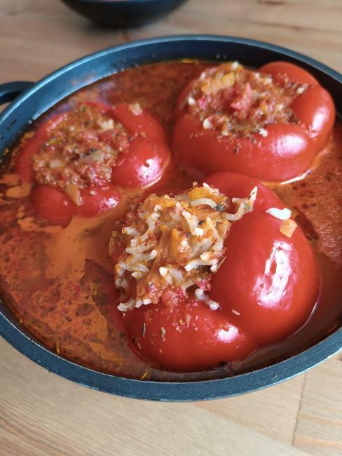Новини Вінниці - фото з Літній рецепт фаршированих перців від Олени Павлової: з томатами кростадо та соусом айвар
