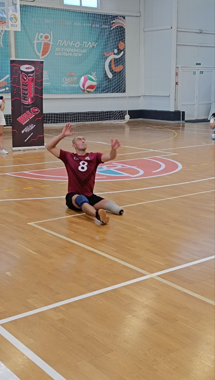 Новини Тернополя - фото з Ветерани проти профі: у Тернополі провели турнір з волейболу сидячи