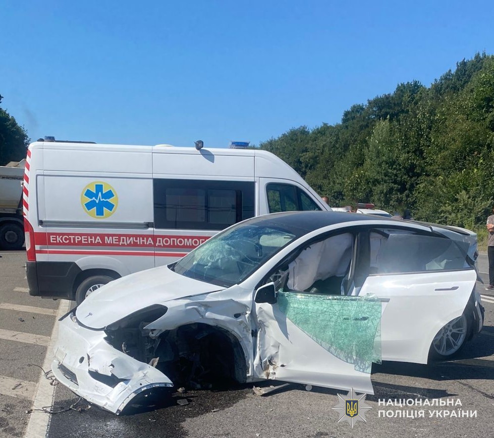 Новини Тернополя - фото з Потрійна аварія в Львівському районі — серед постраждалих двоє жителів Тернопільщини