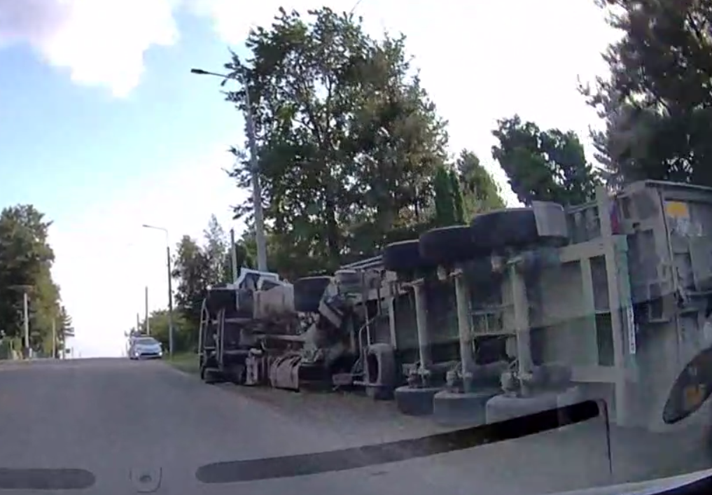 Новини Тернополя - фото з У селі Ігровиця аварія: перекинулась вантажівка