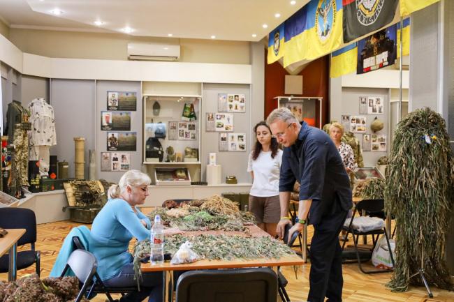 Новини Вінниці - фото з Мер Львова Андрій Садовий відвідав Вінницький обласний краєзнавчий музей