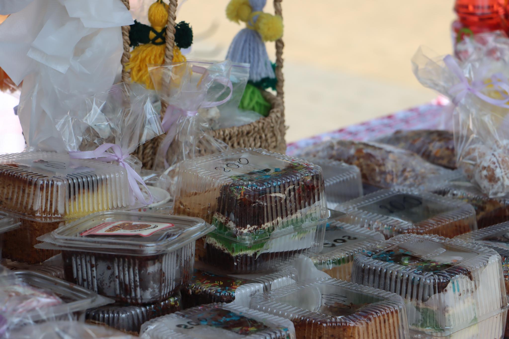 Новини Тернополя - фото з Біля Катедри збирають гроші для підтримки ЗСУ