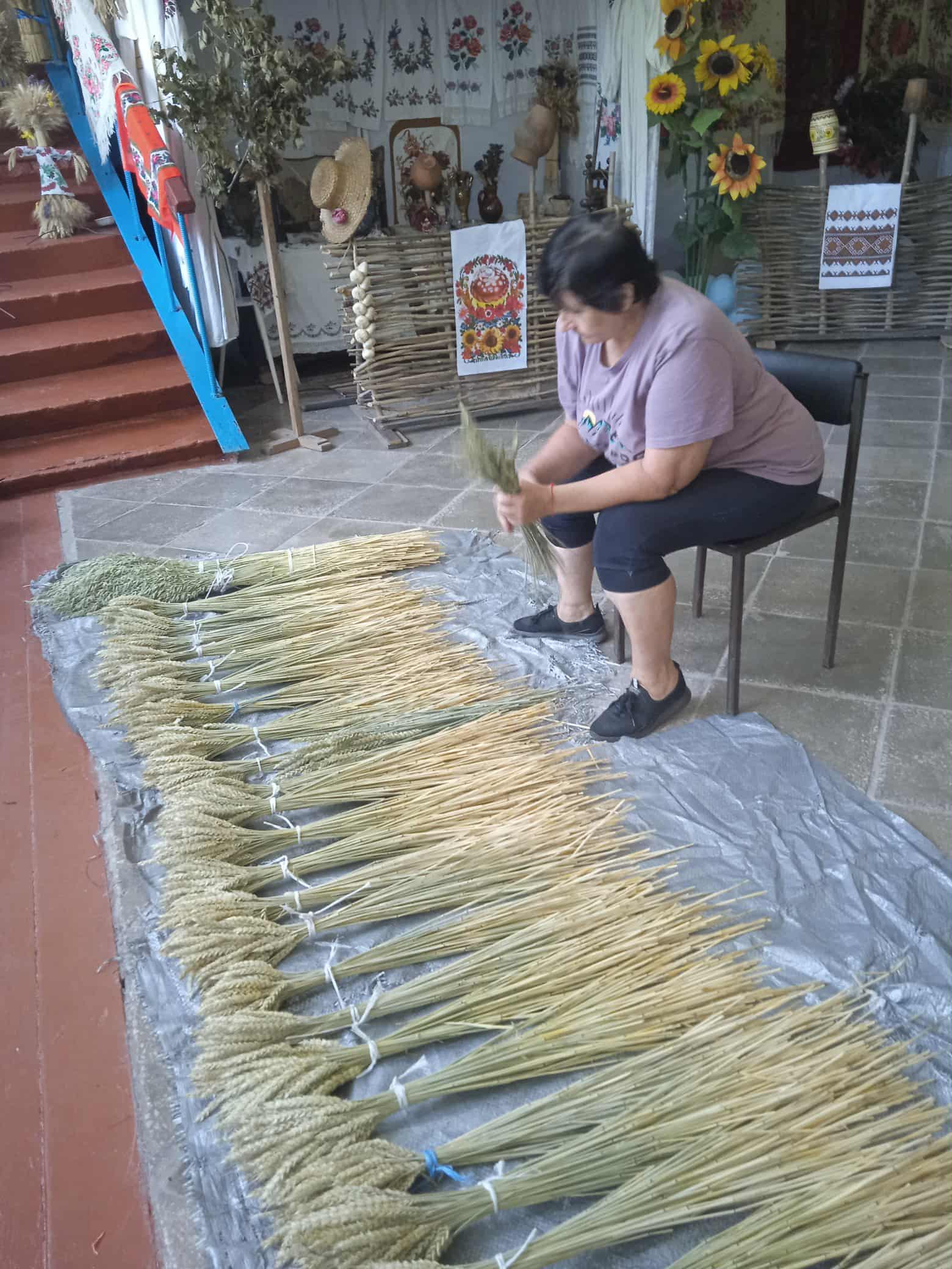 Новини Козятина - фото з Готуємось до ярмарки та провели майстер клас для дітей.