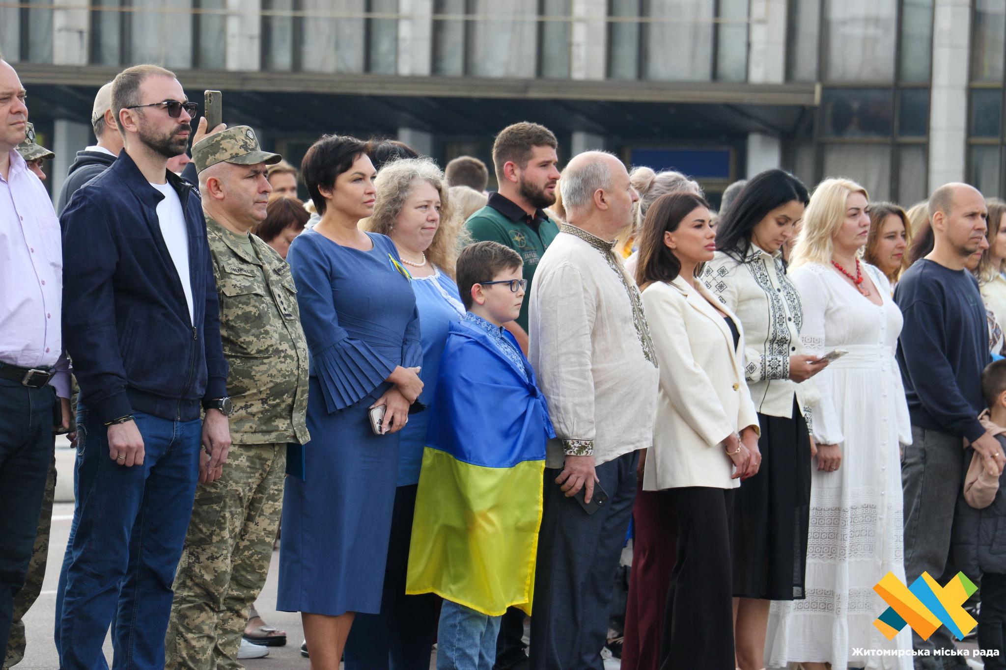 Новини Житомира - фото з У Житомирі підняли головний прапор міста і вшанували пам`ять полеглих Героїв