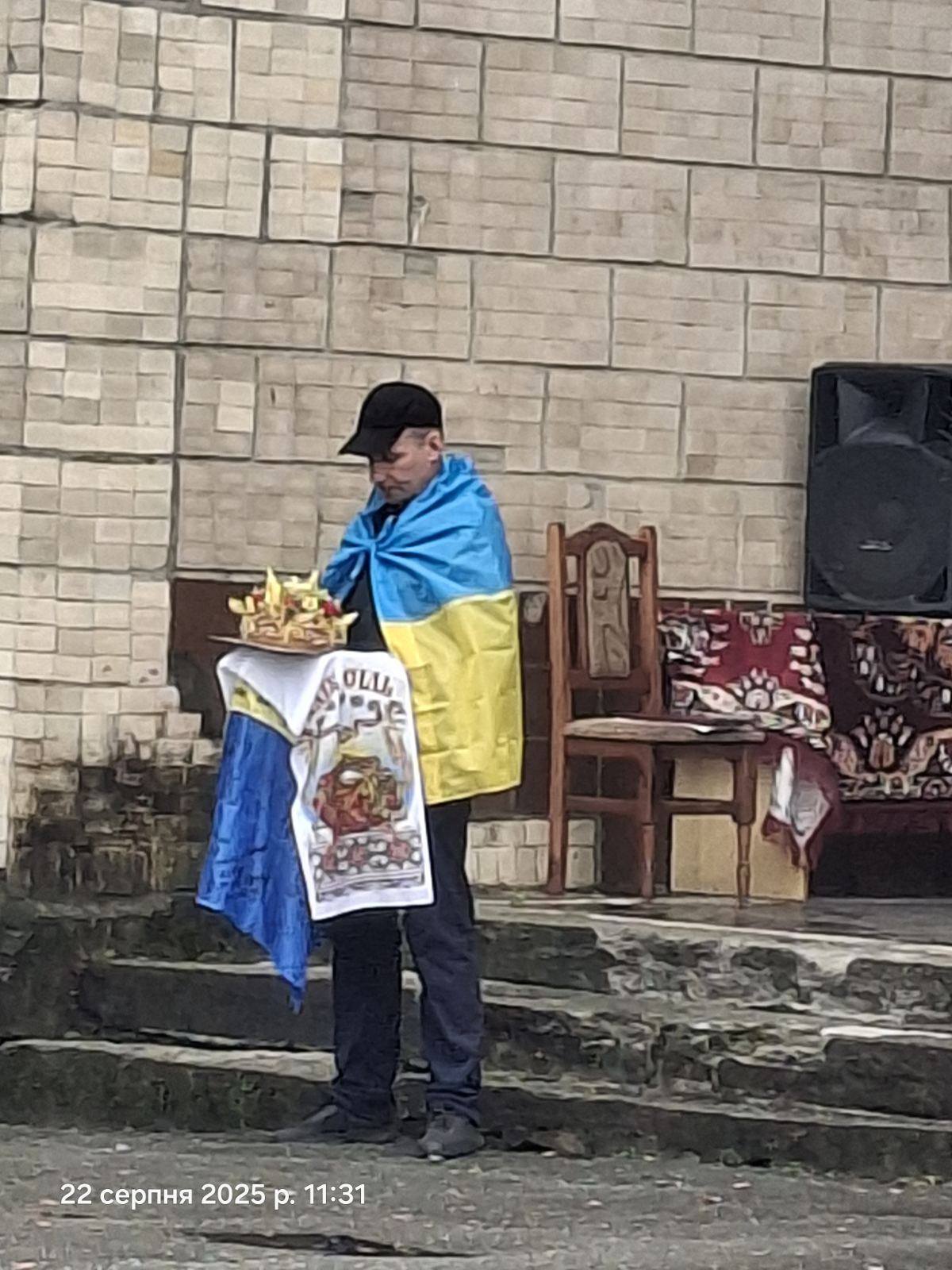 Новини Хмельницького - фото з Після 8 місяців полону повернувся додому: у Грицівській громаді зустріли Сергія Момотюка