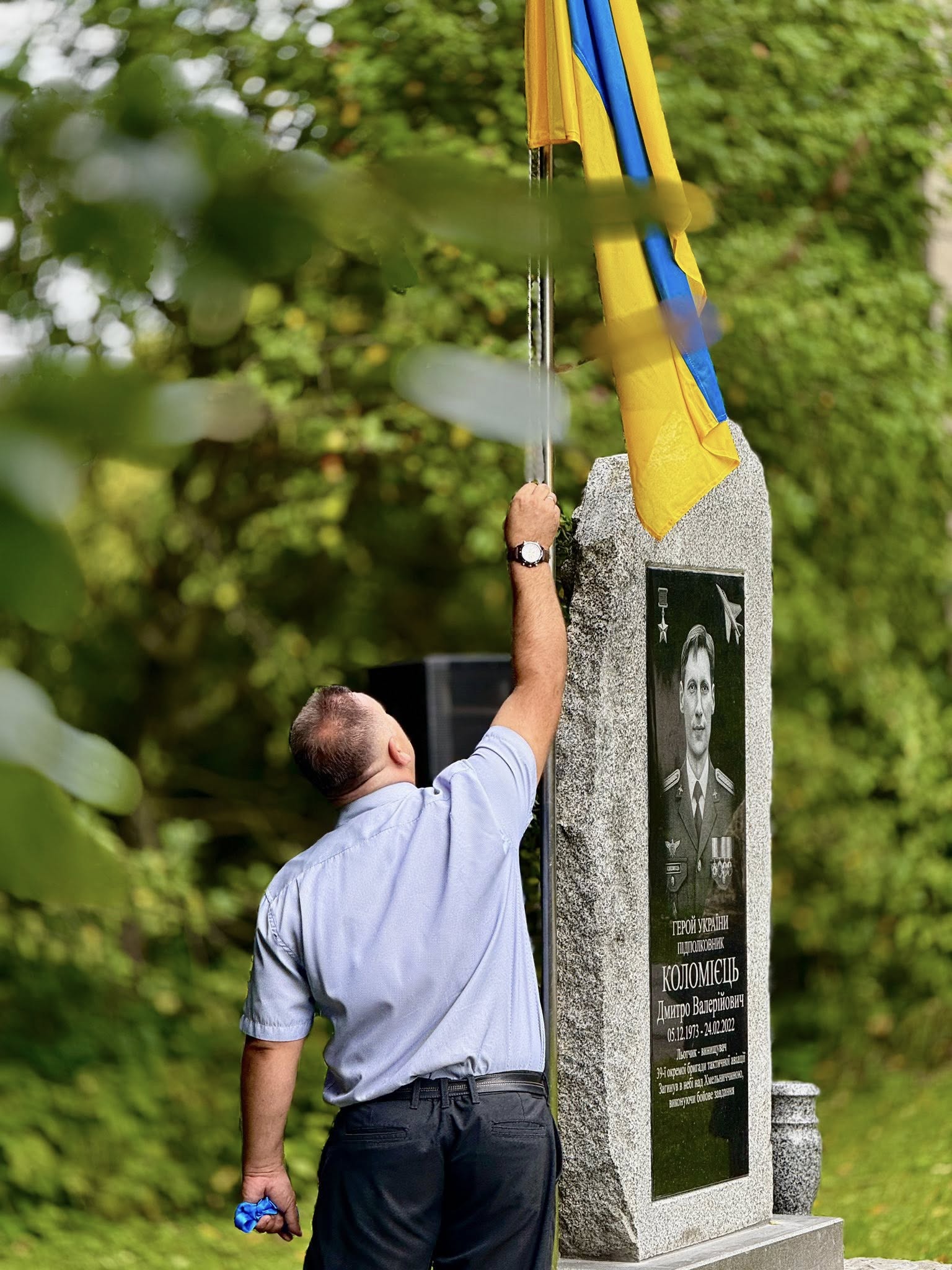 Новини Хмельницького - фото з На Хмельниччині відкрили пам’ятник льотчику Дмитру Коломійцю