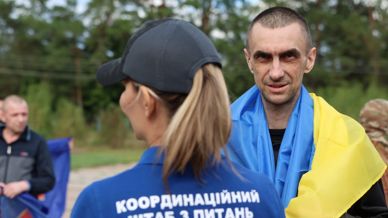 Новини Хмельницького - фото з Відбувся обмін полоненими: в Україну повернулися військові та цивільні (ФОТО, ВІДЕО)