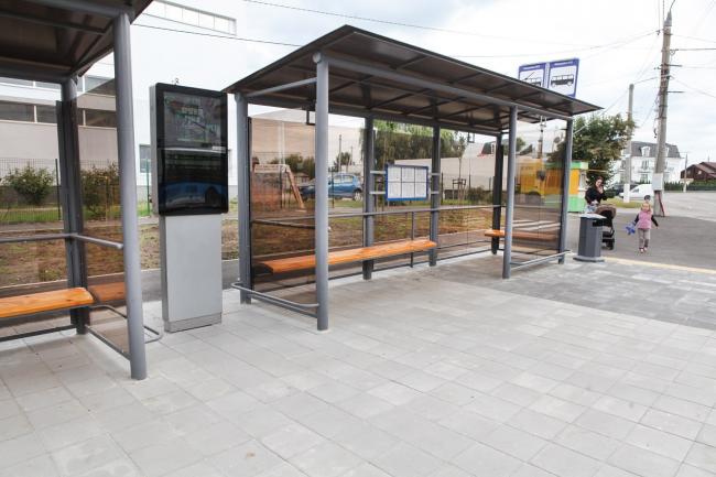 Новини Вінниці - фото з На Зулінського облаштували безбар’єрні зупинки з тактильною плиткою та кассельськими бордюрами