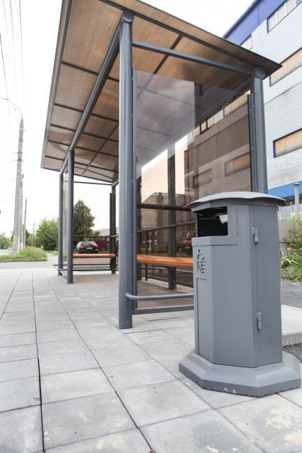 Новини Вінниці - фото з На Зулінського облаштували безбар’єрні зупинки з тактильною плиткою та кассельськими бордюрами