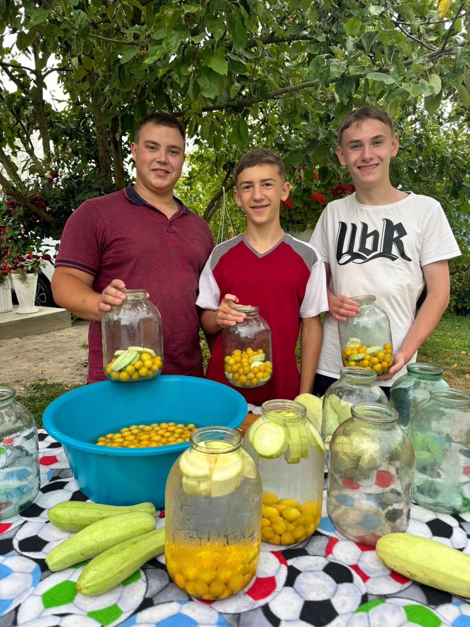 Новини Тернополя - фото з Нагадує смак ананаса: рецепт компоту з кабачків і аличі за рецептом отця Філюка