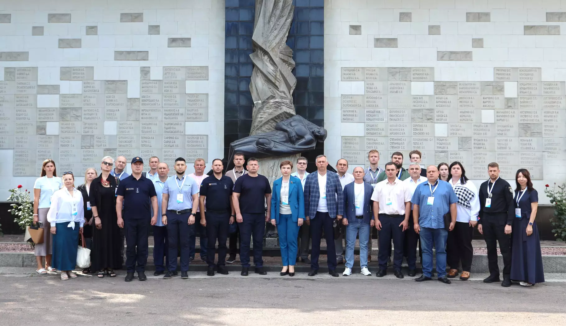 Новини Тернополя - фото з МВС презентувало книгу про Голодомор: архівні документи, свідчення очевидців